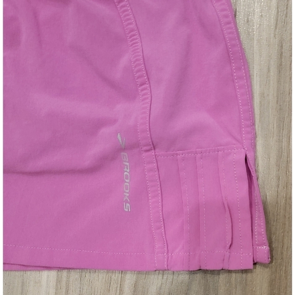 Brooks Women's Chaser Skort size small - Picture 3 of 10